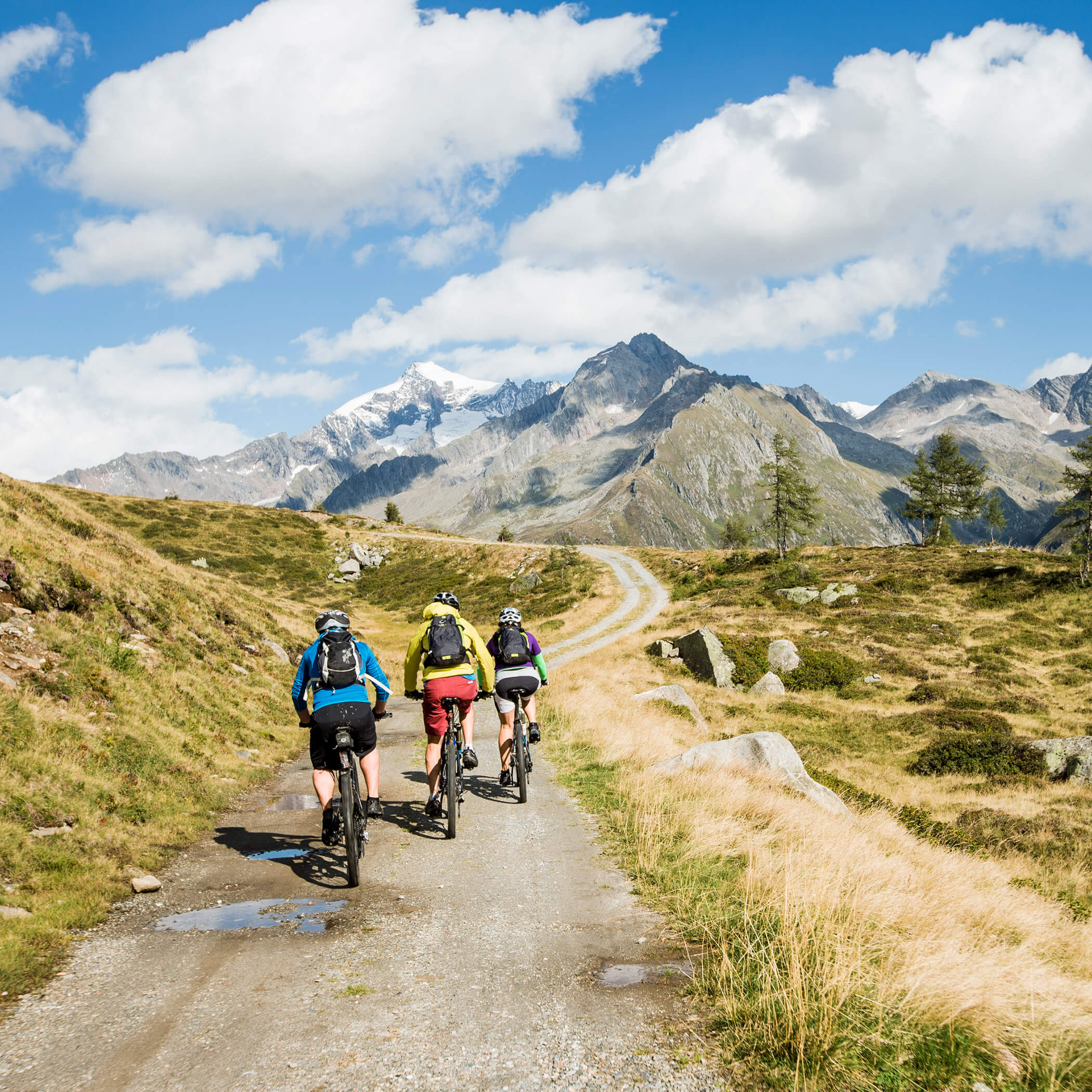 Three e-bike riders on a bike tour in the mountains of Valle Aurina - OLM Nature Escape