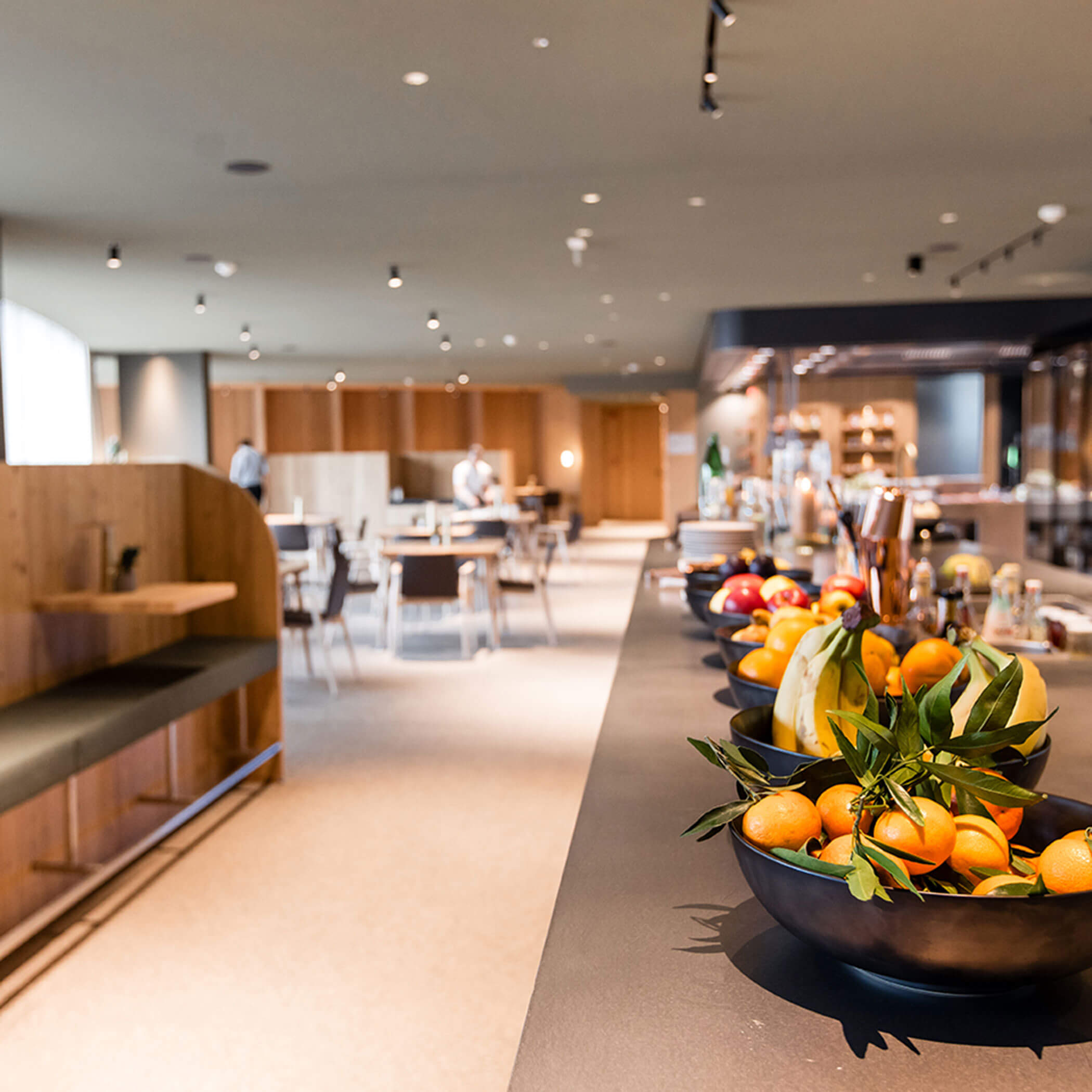 Bar- & Restaurantbereich mit Obsttheke - OLM Nature Escape
