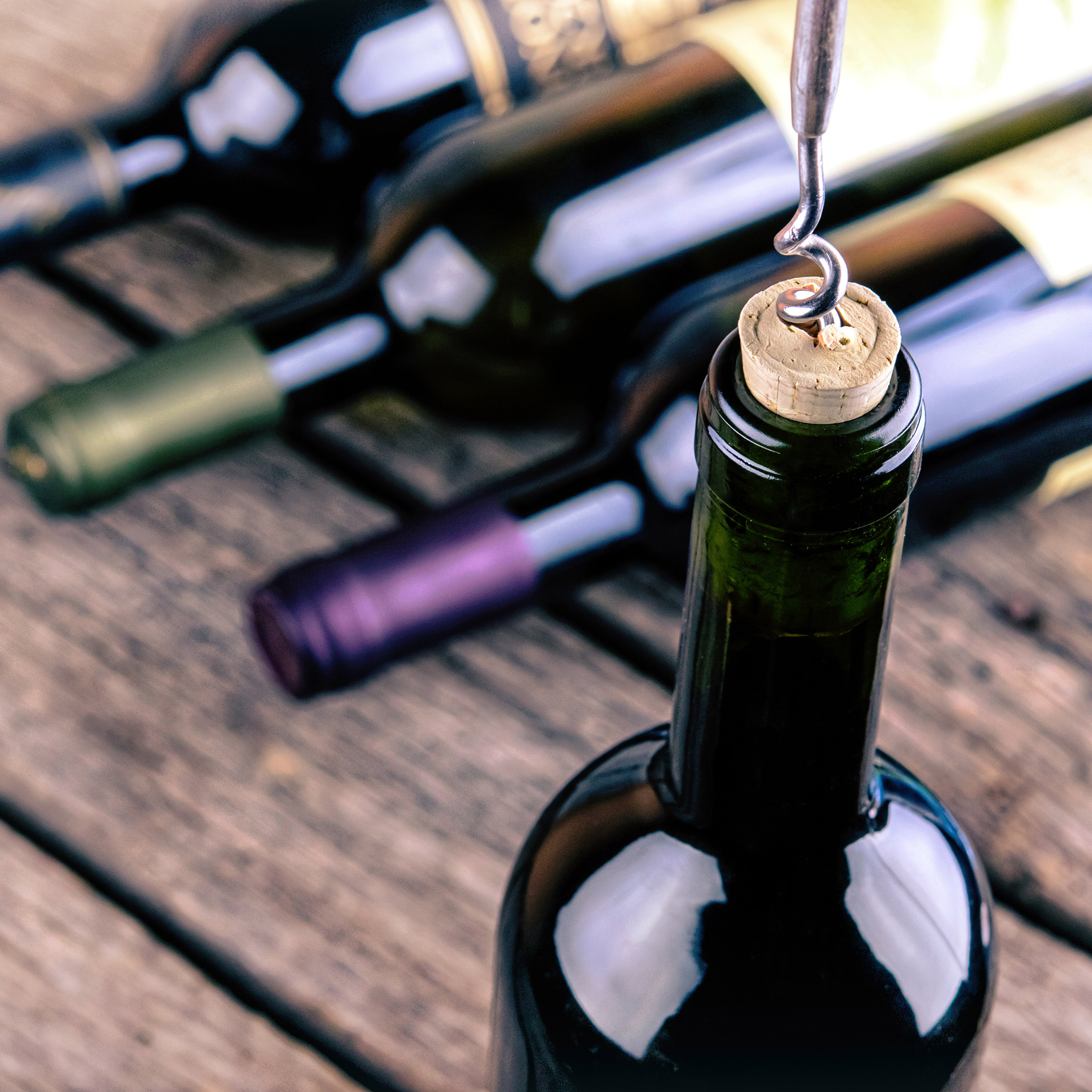 Wein entkorken - OLM Nature Escape