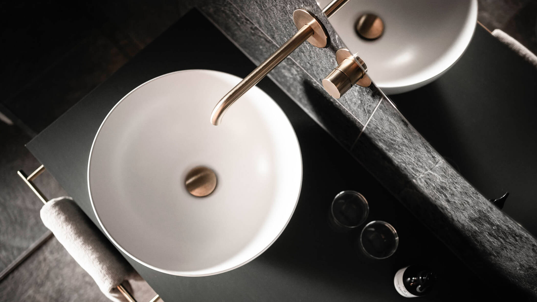 Elegante lavabo nell'ApartSuite L - OLM Nature Escape