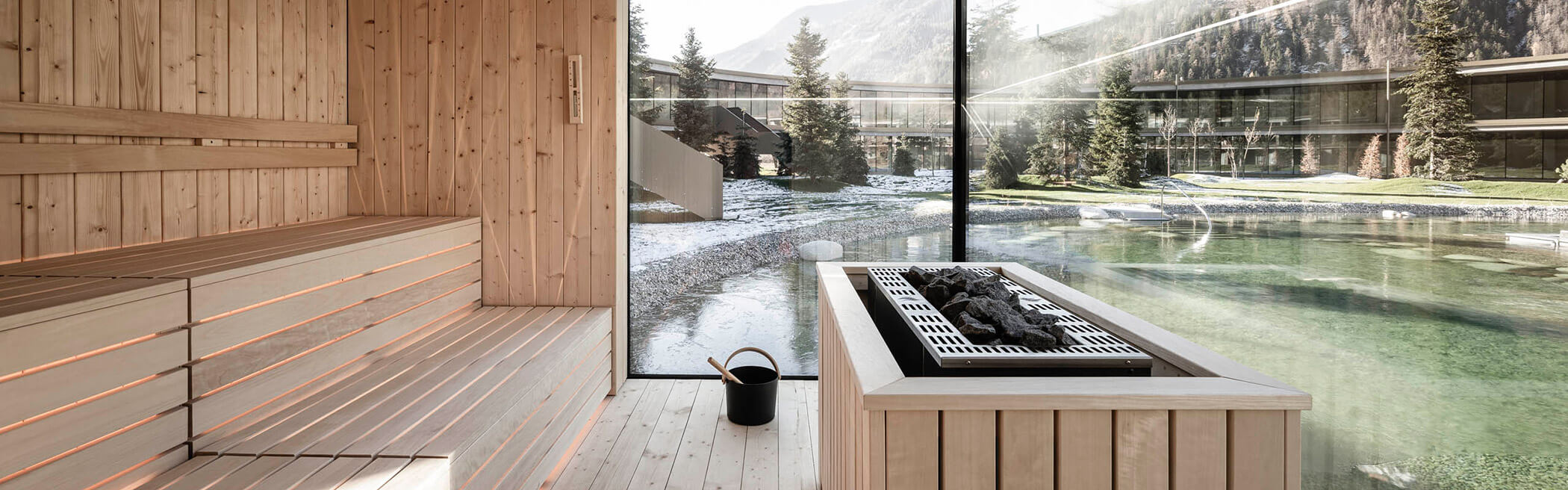 Sauna panoramica con vista sul laghetto naturale di balneazione - OLM Nature Escape