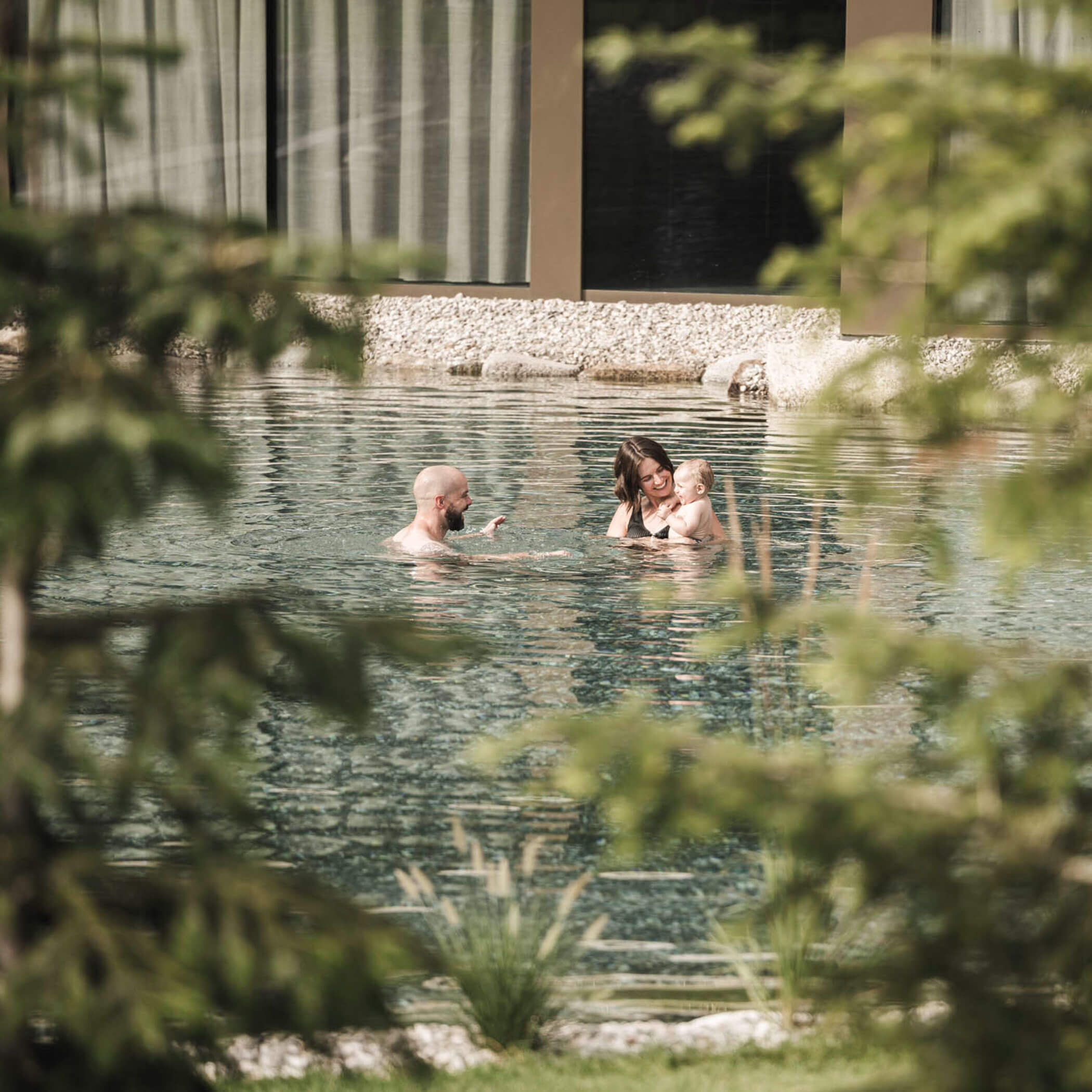 Famiglia nello stagno