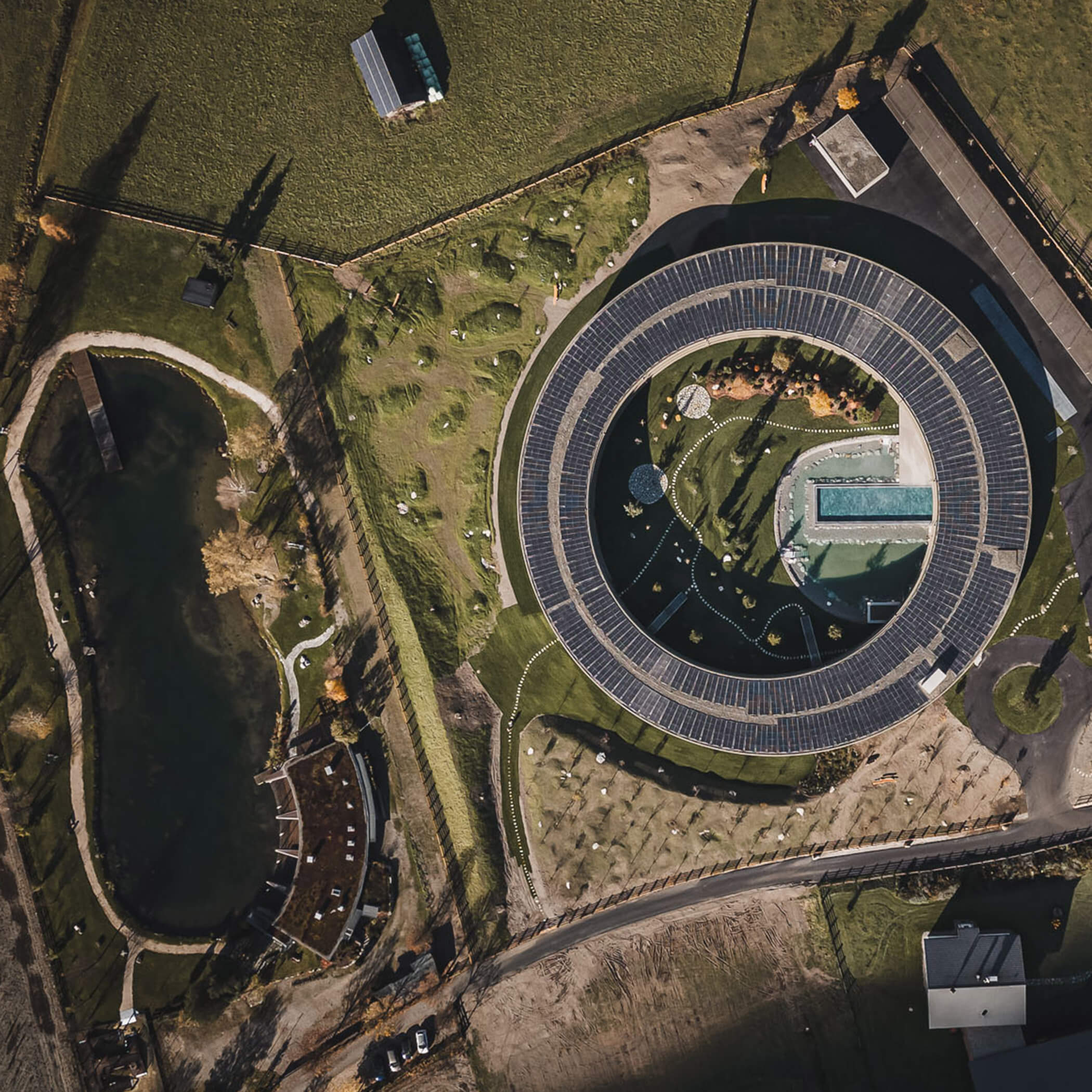 Drohnenaufnahme vom Aparthotel OLM und der Umgebung - OLM Nature Escape